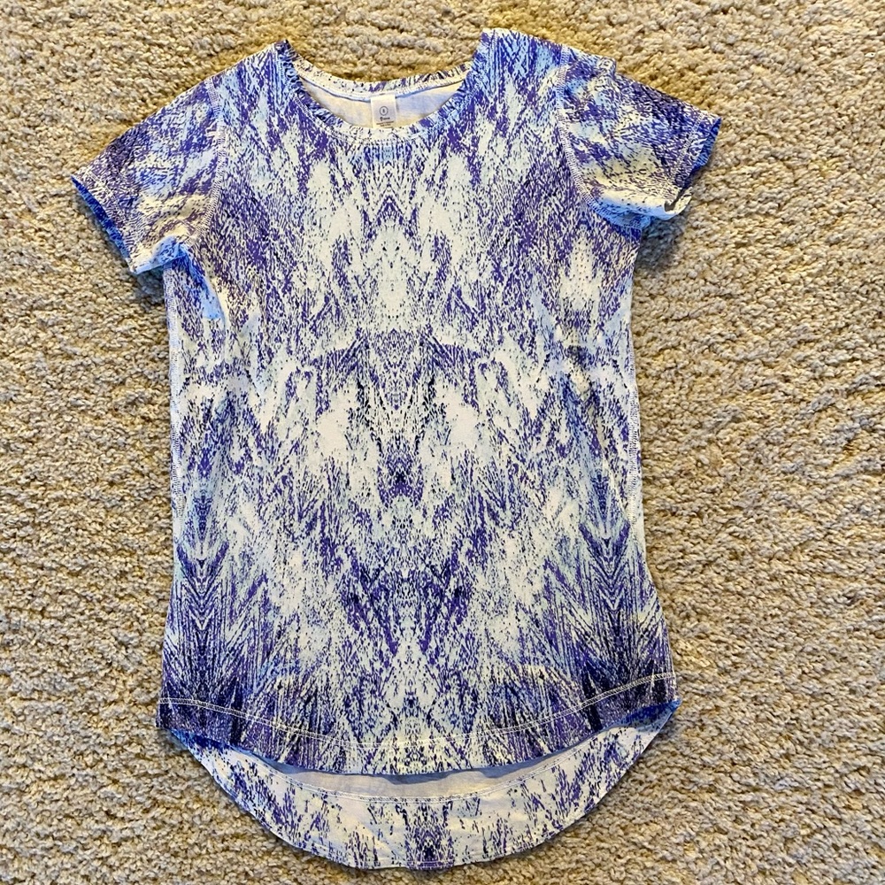 Ivivva size 8 abstract pattern shirt